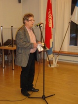 Paikallijärjestön puheenjohtaja pitämässä avauspuhetta